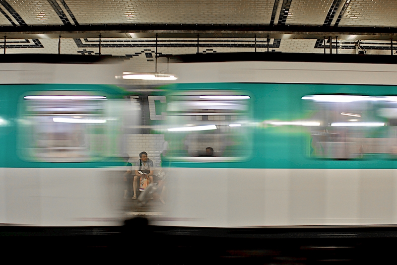 551 - LE LECTEUR DU METRO PARISIEN - NAJERA MICHAEL - belgium.jpg